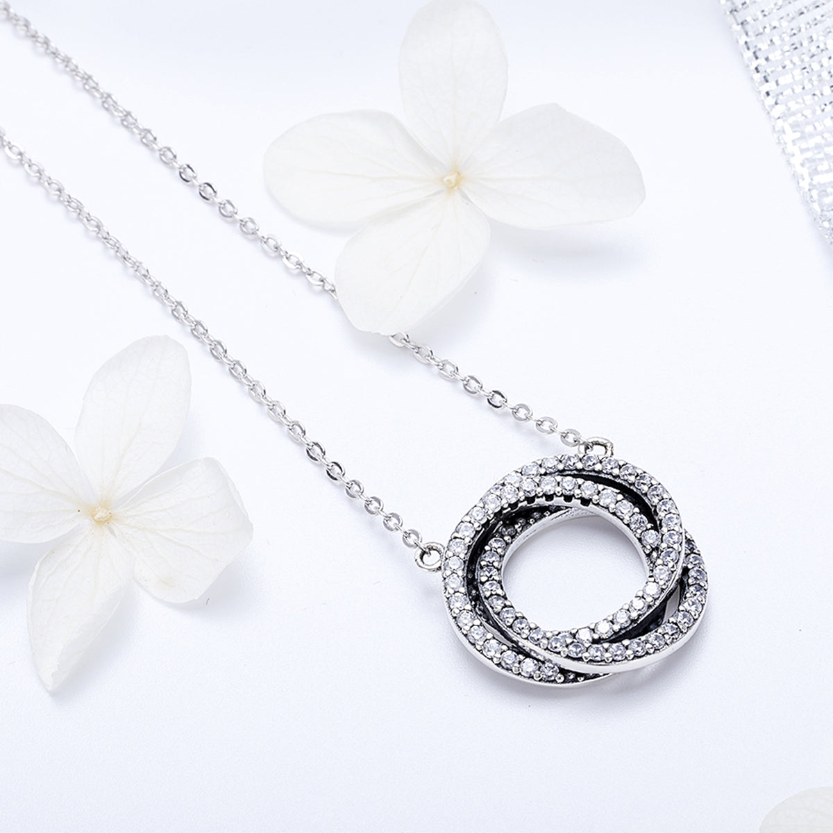Intertwined Circles Pendant Necklace